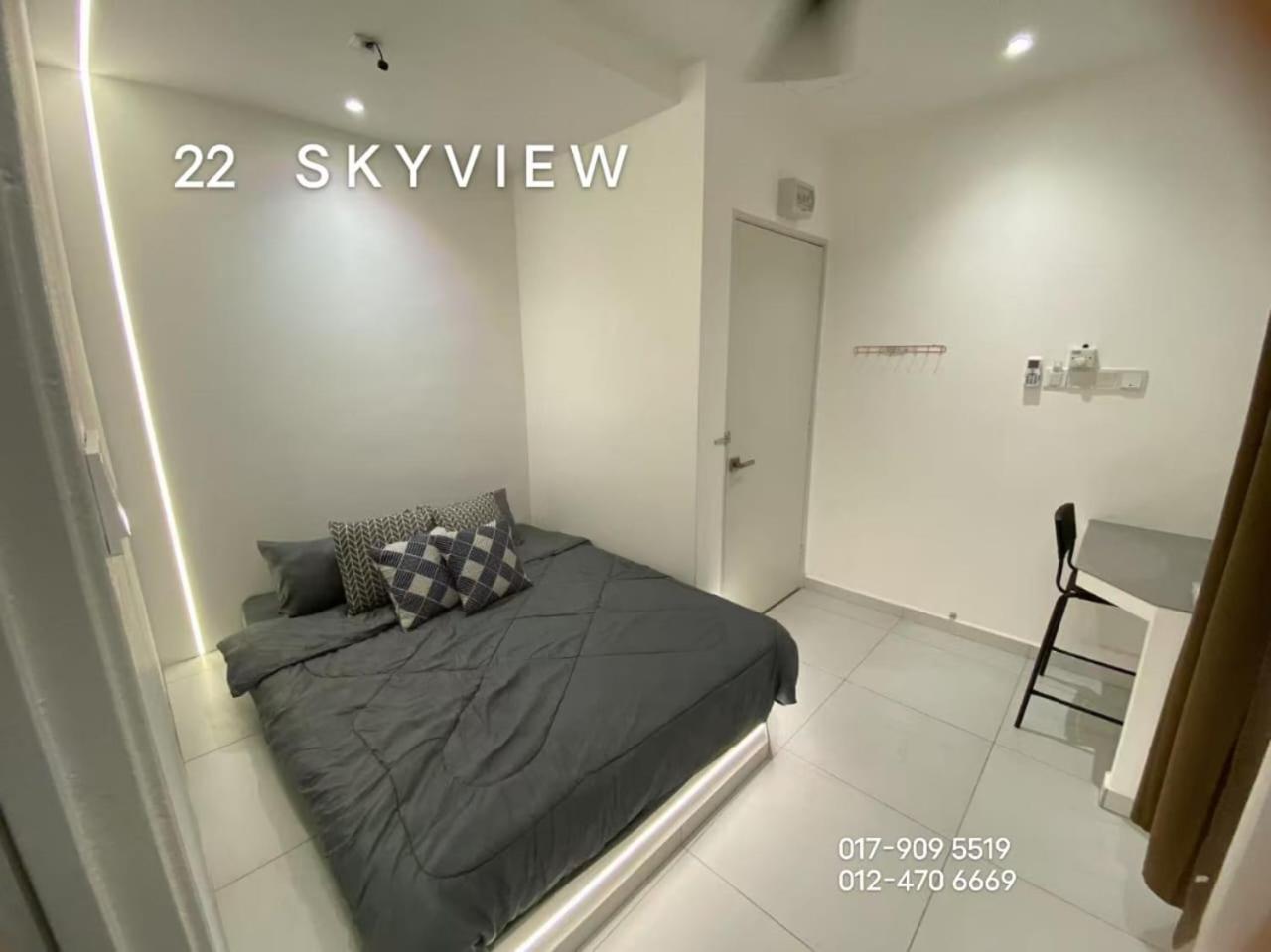 Отель 22 Skyview Букит-Мертаджам Экстерьер фото
