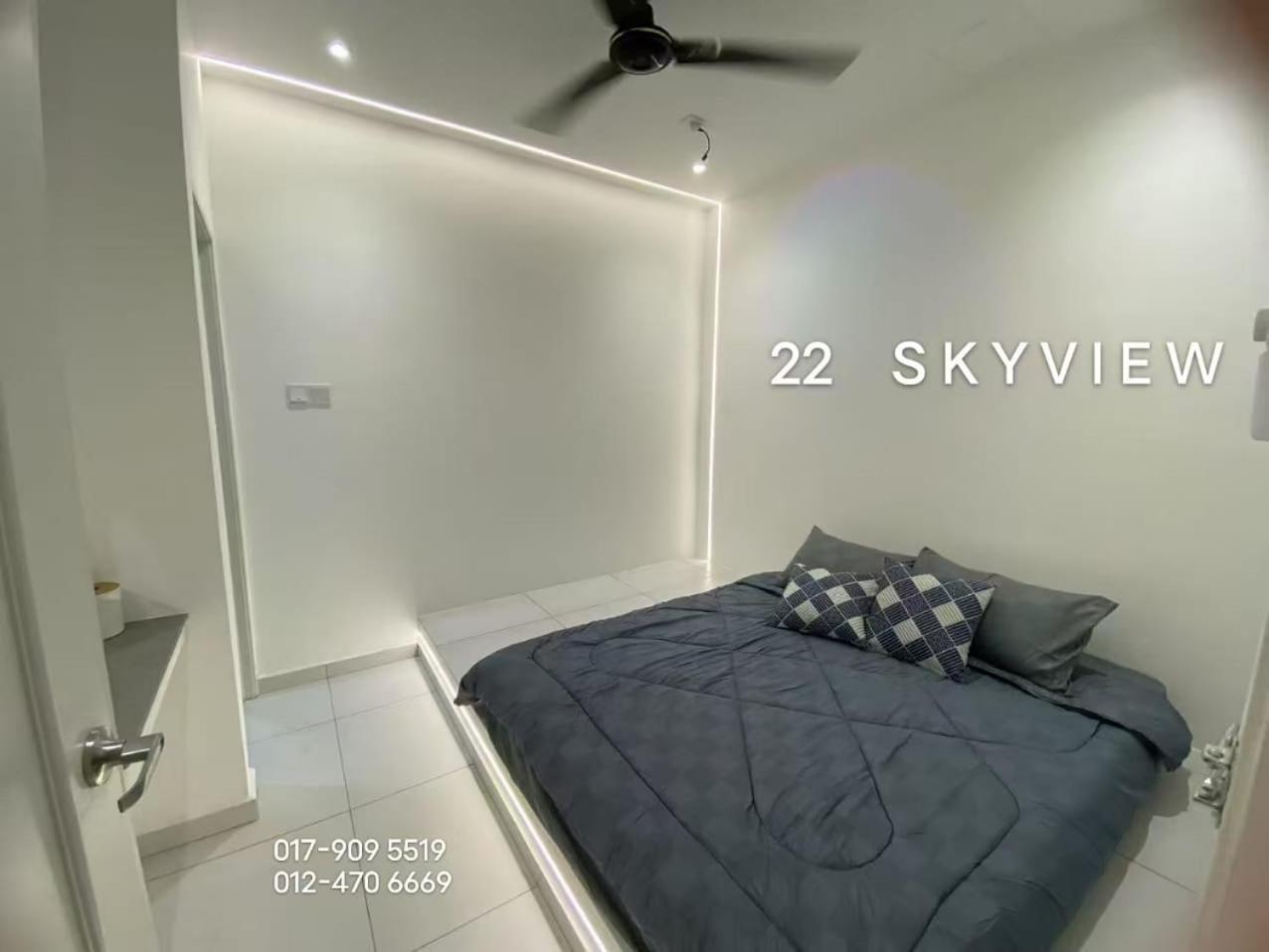 Отель 22 Skyview Букит-Мертаджам Экстерьер фото