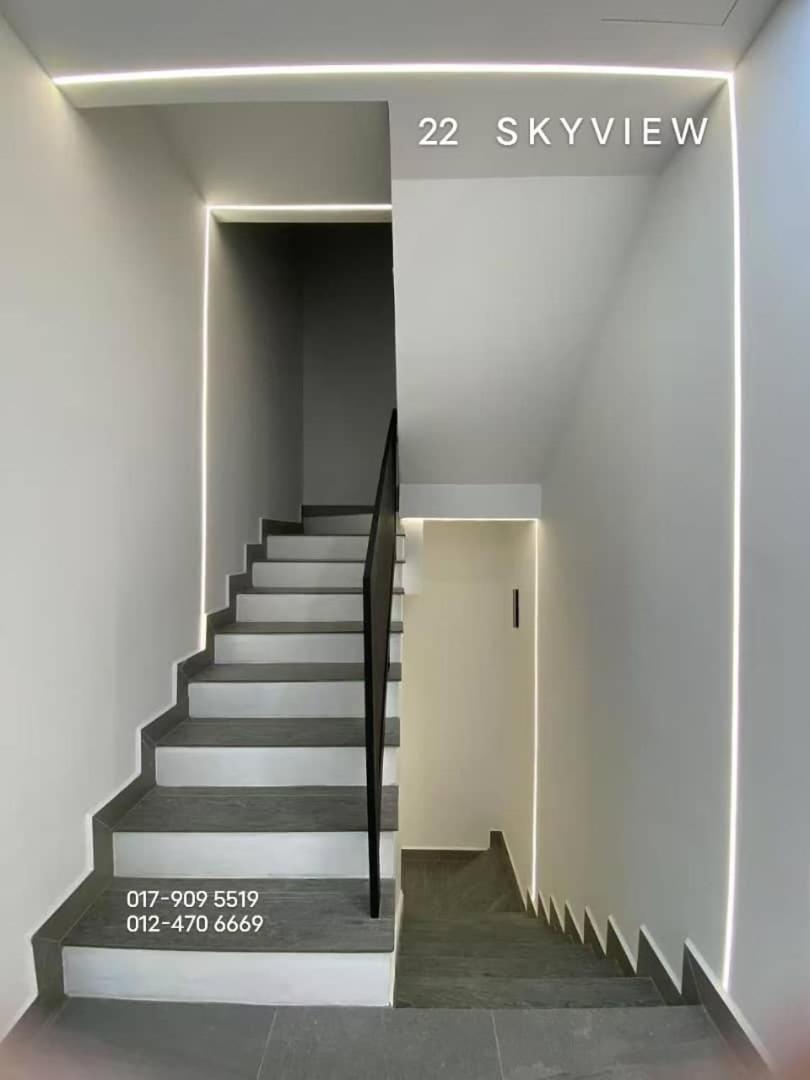 Отель 22 Skyview Букит-Мертаджам Экстерьер фото